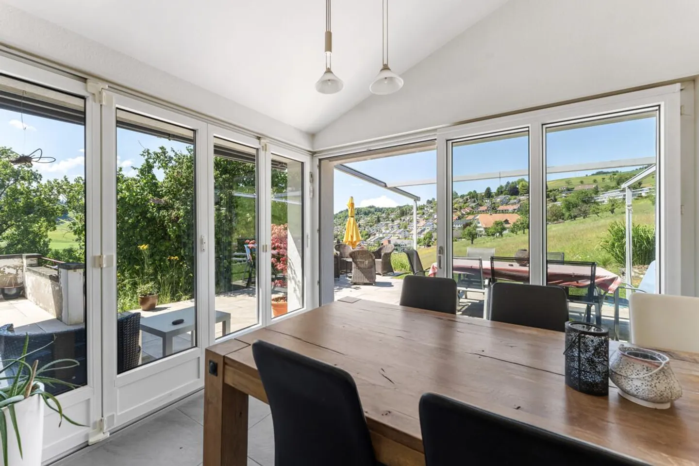 Maison bien entretenue avec appartement séparé et belle vue - Photo 4 sur 12