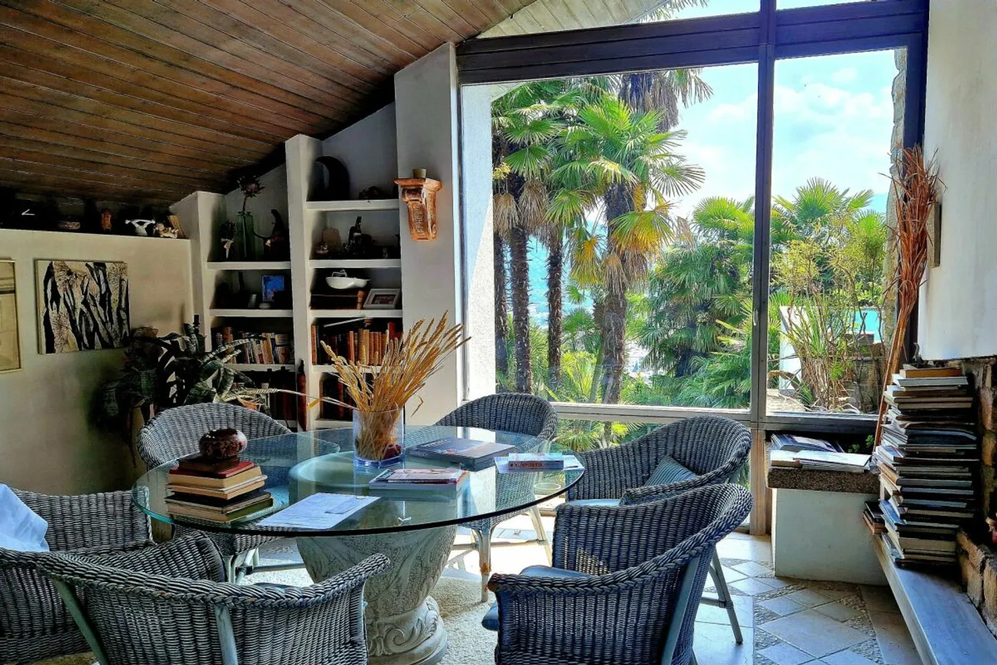 Unique house in the middle of nature with a beautiful garden - Photo 5 of 7