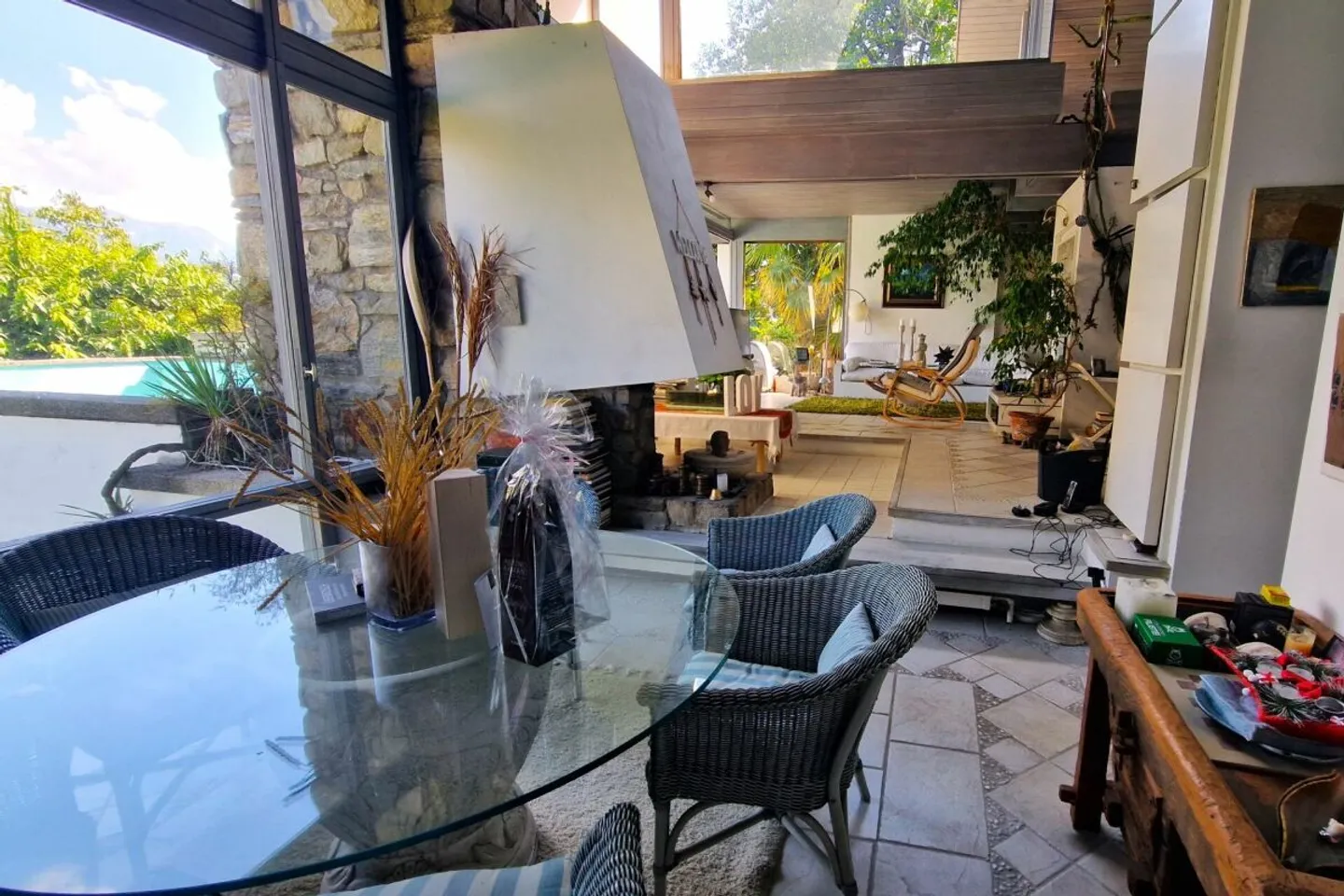 Unique house in the middle of nature with a beautiful garden - Photo 6 of 7