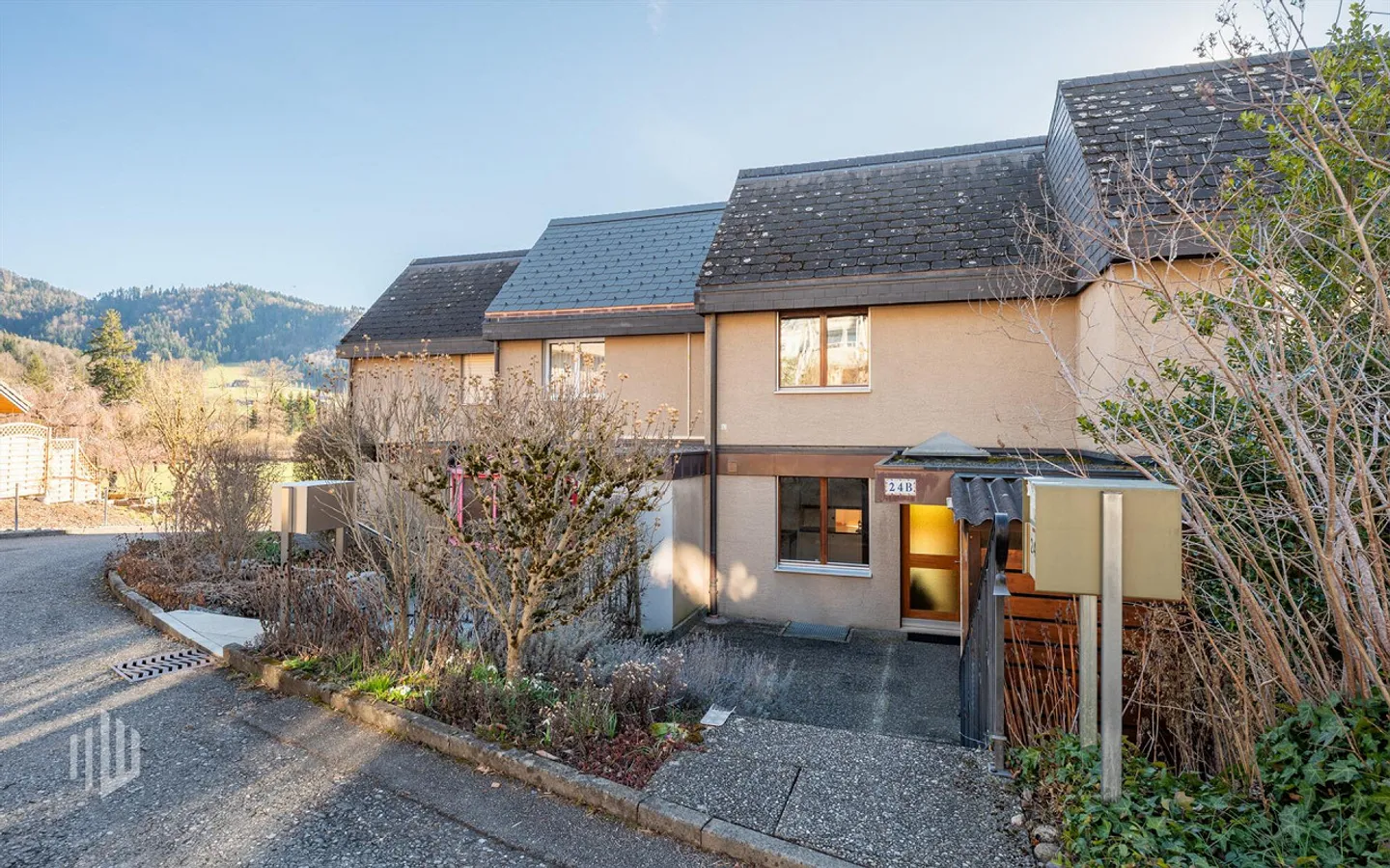 ImmoWyss - Una casa con cuore, giardino e vista sulle montagne a Steffisburg - Foto 2 di 13