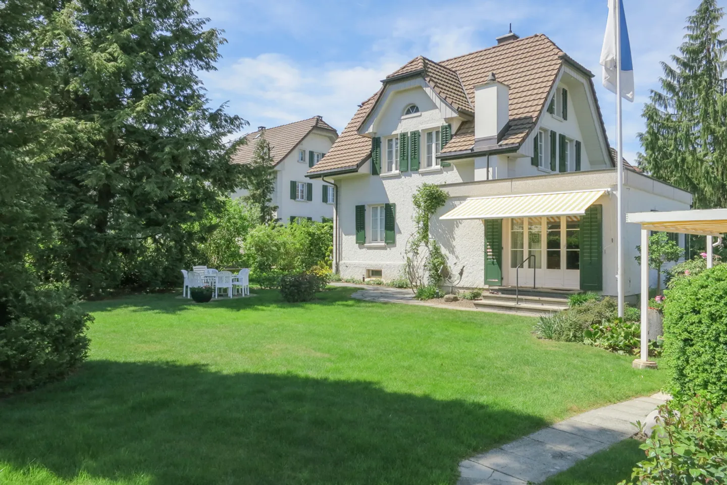 Occasion rare : Détaché et avec piscine dans un emplacement de choix - Photo 2 sur 8