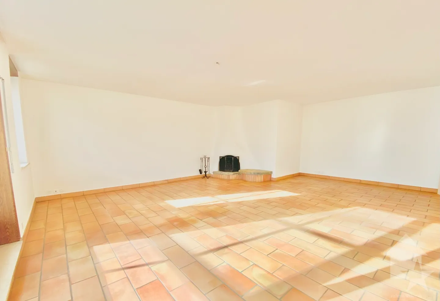 Spacieux appartement en terrasse, jardin d'hiver et 2 garages box ! - Photo 2 sur 19