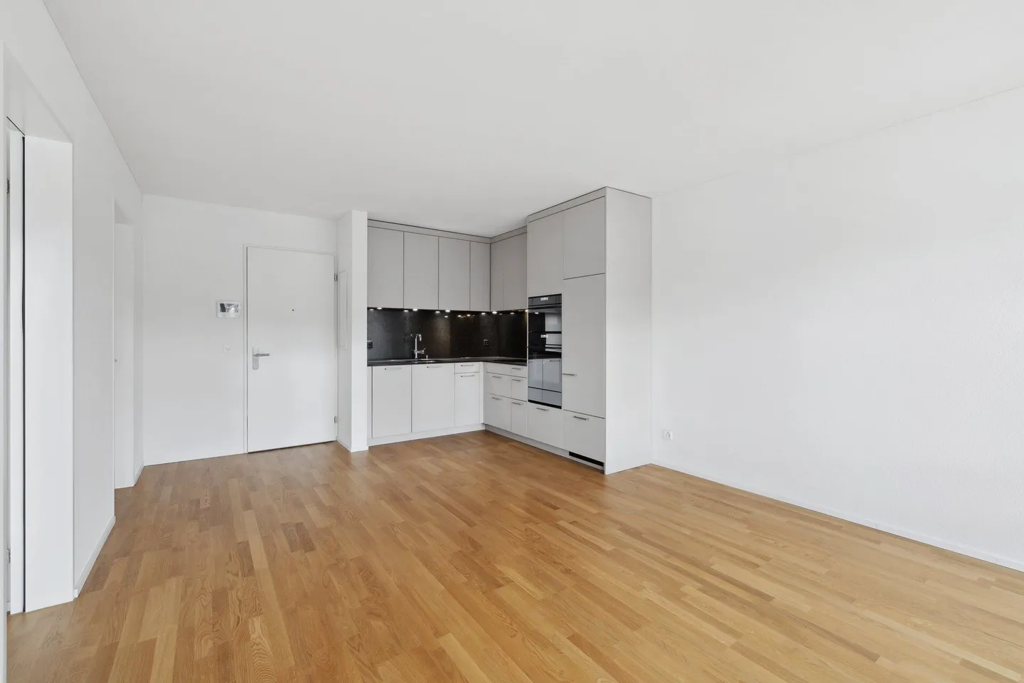 Modern Living in the City Centre - Photo 4 of 11