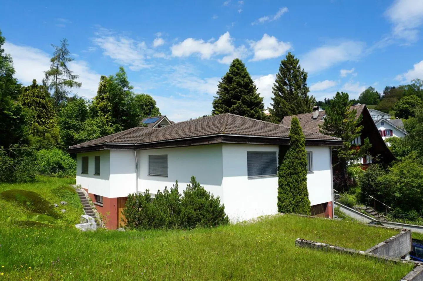 5.5-Zimmer Einfamilienhaus mit einer Garage - Foto 1 von 14