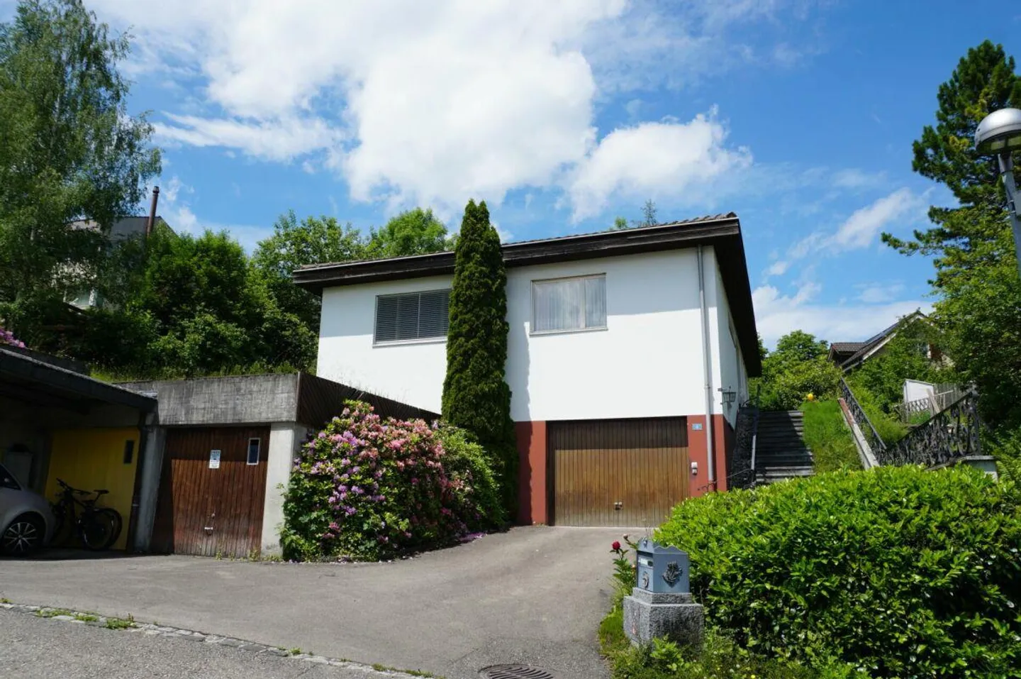 5.5-Zimmer Einfamilienhaus mit einer Garage - Foto 2 von 14