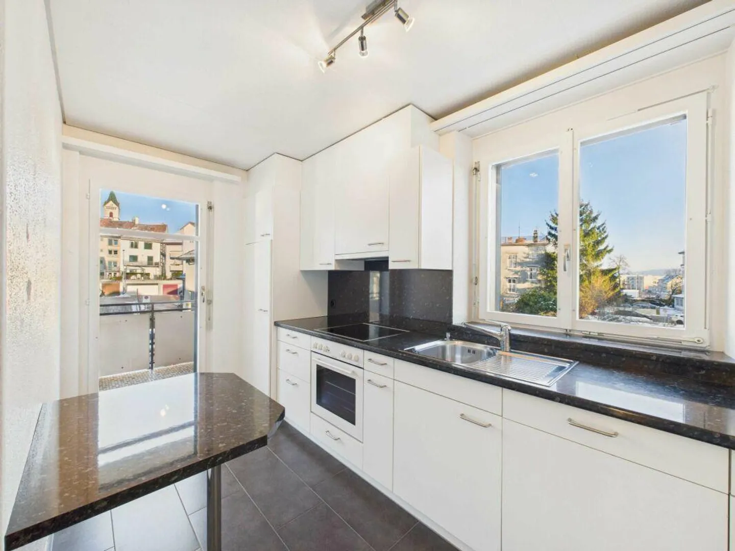 Charming 5-room apartment in a central location in Wil - Photo 1 of 11