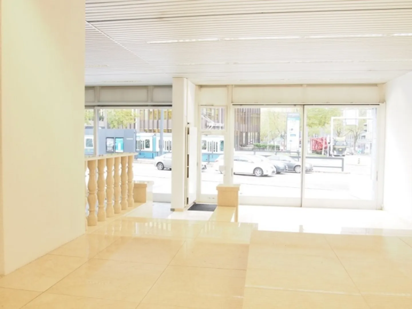 ***Spazio espositivo / di vendita con ottima visibilità*** - Foto 1 di 6