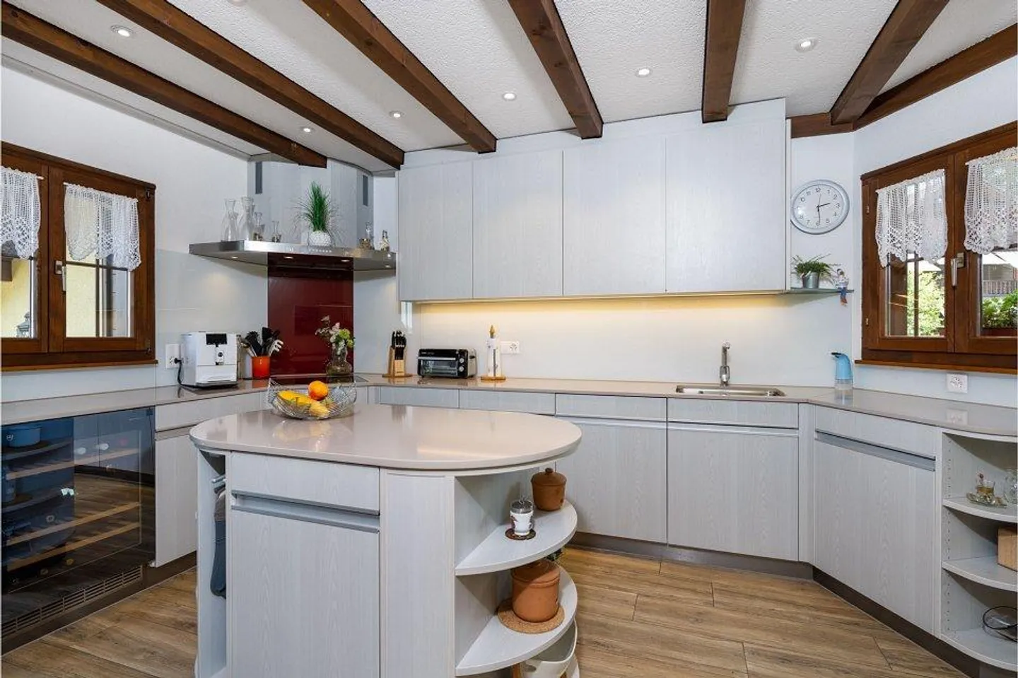 7.5 Room Apartment - Photo 2 of 6