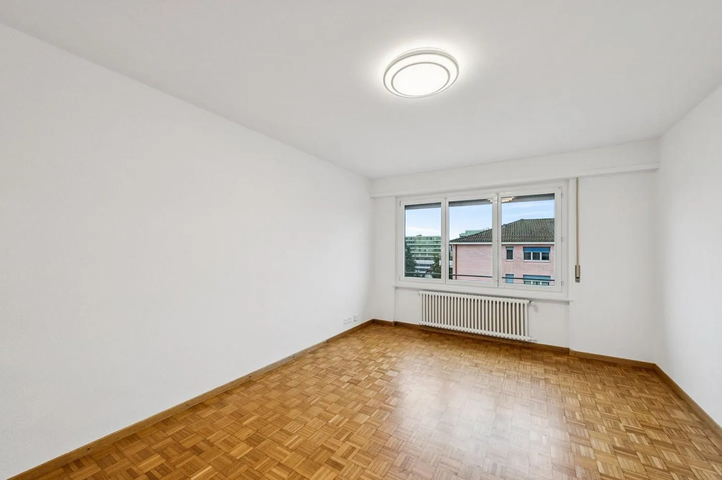 Renovierte 2,5-Zimmer-Wohnung in Bussigny sofort verfügbar - Foto 5 von 10