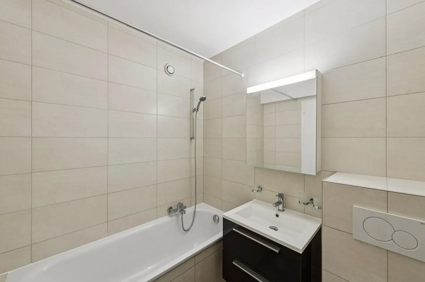 Renovierte 2,5-Zimmer-Wohnung in Bussigny sofort verfügbar - Foto 7 von 10