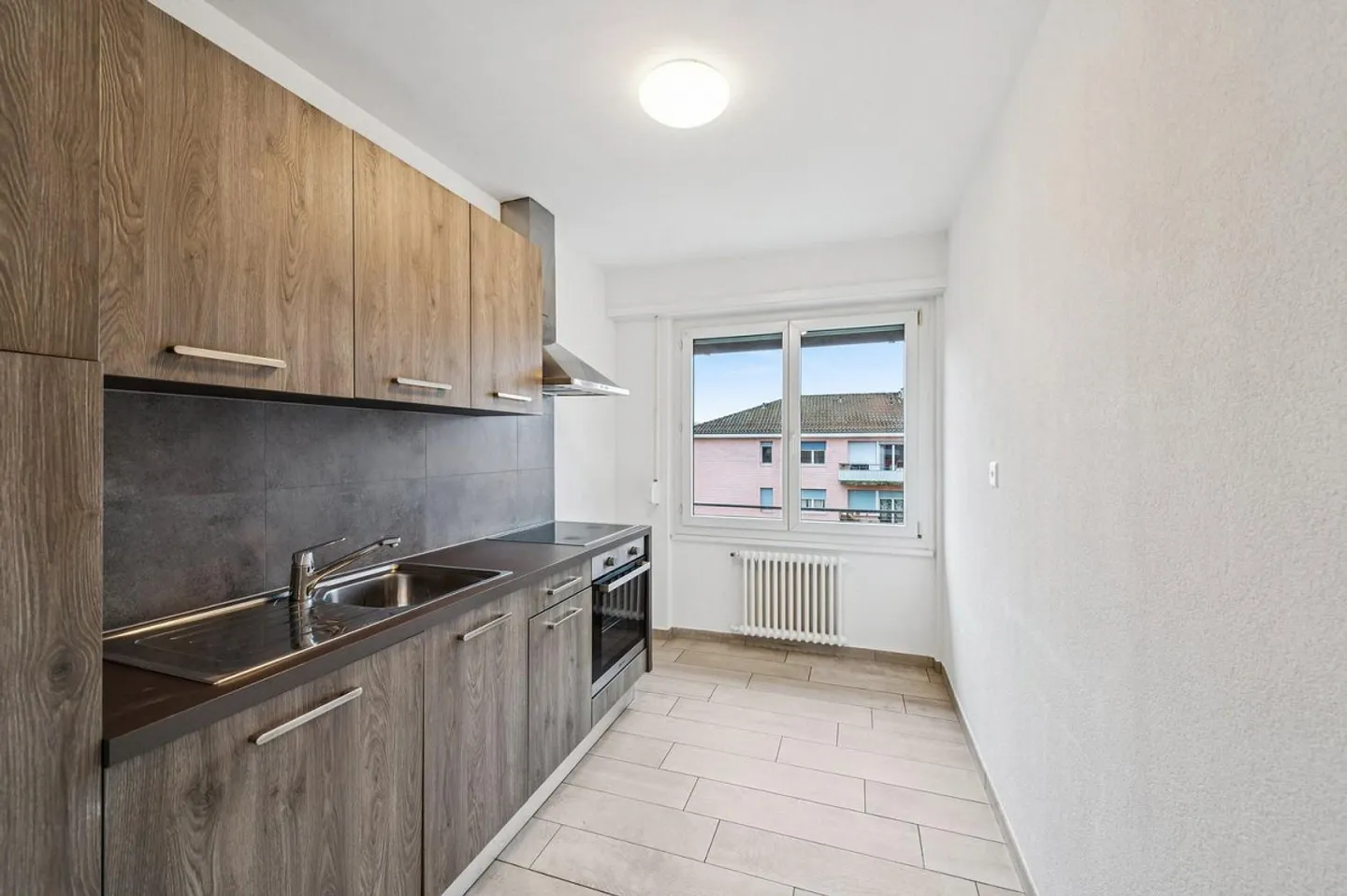 Renovierte 2,5-Zimmer-Wohnung in Bussigny sofort verfügbar - Foto 9 von 10