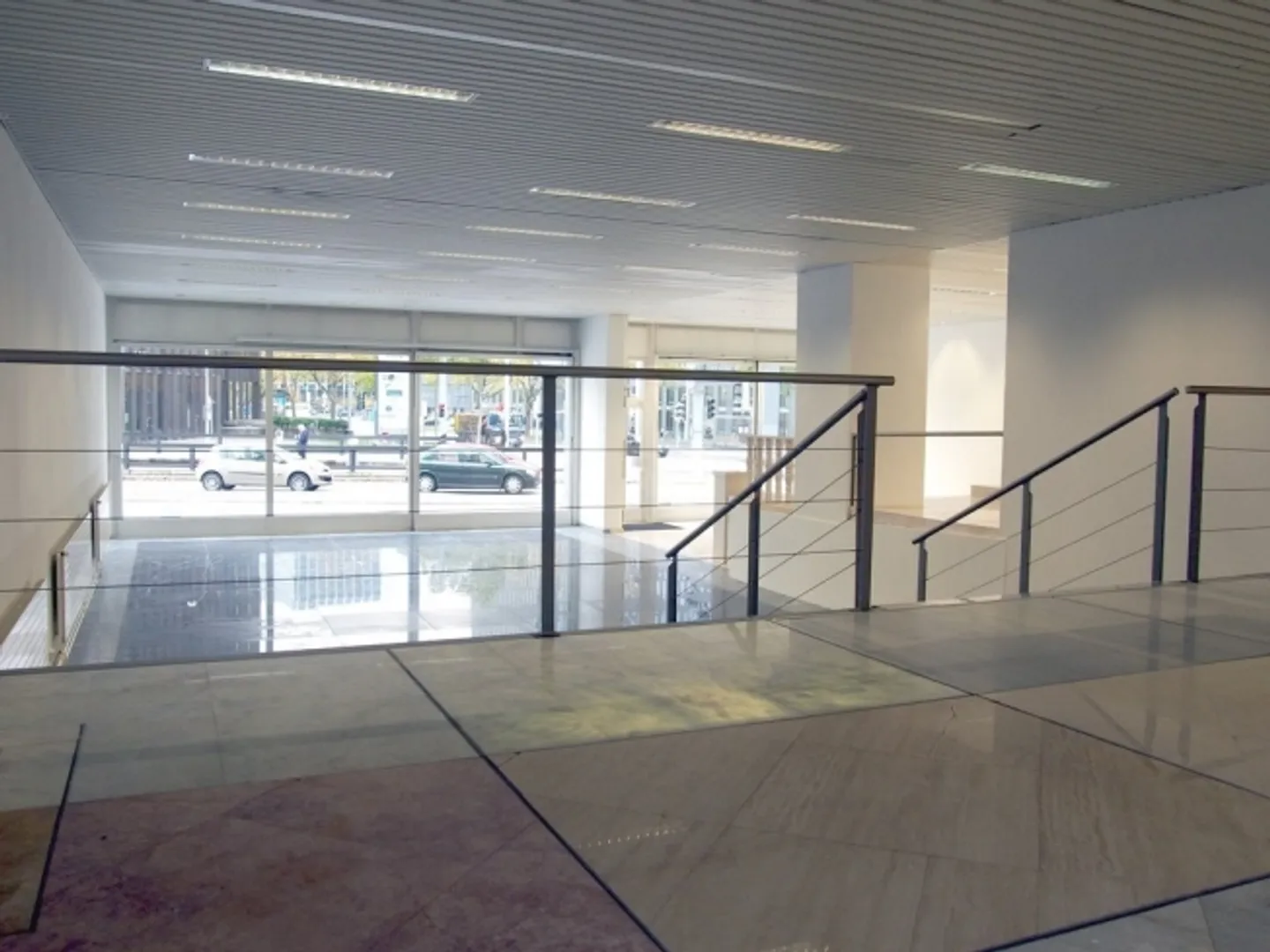 ***Spazio espositivo / di vendita con ottima visibilità*** - Foto 5 di 6