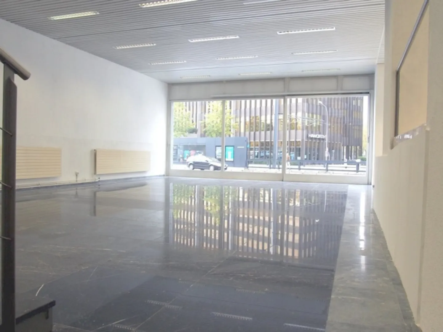 ***Spazio espositivo / di vendita con ottima visibilità*** - Foto 6 di 6