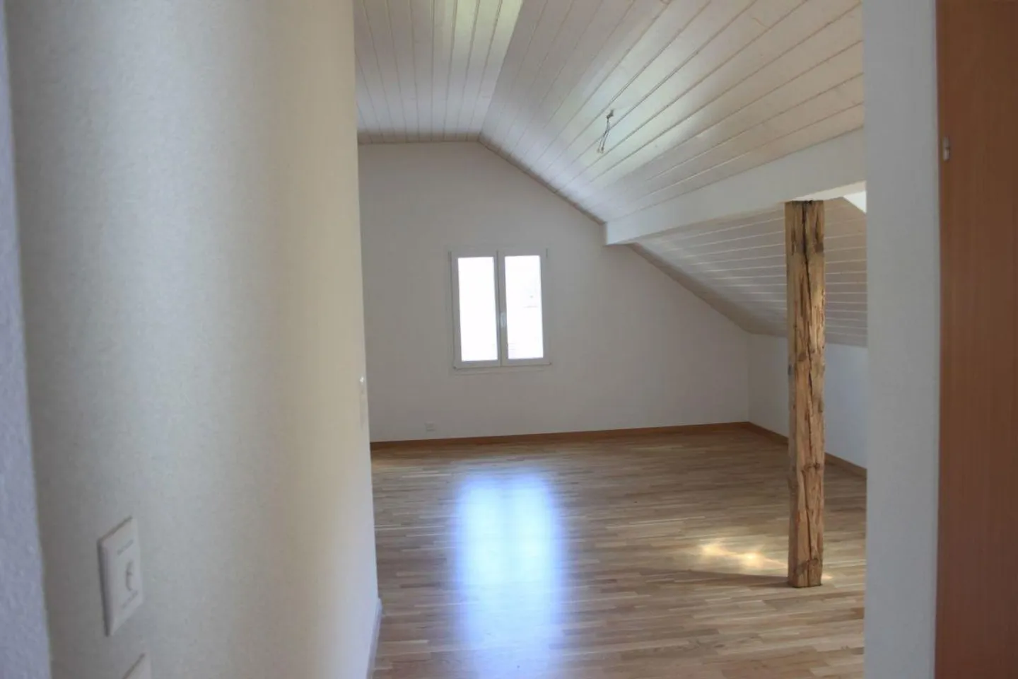 Moderne Dachwohnung in Berneck - Foto 4 von 12