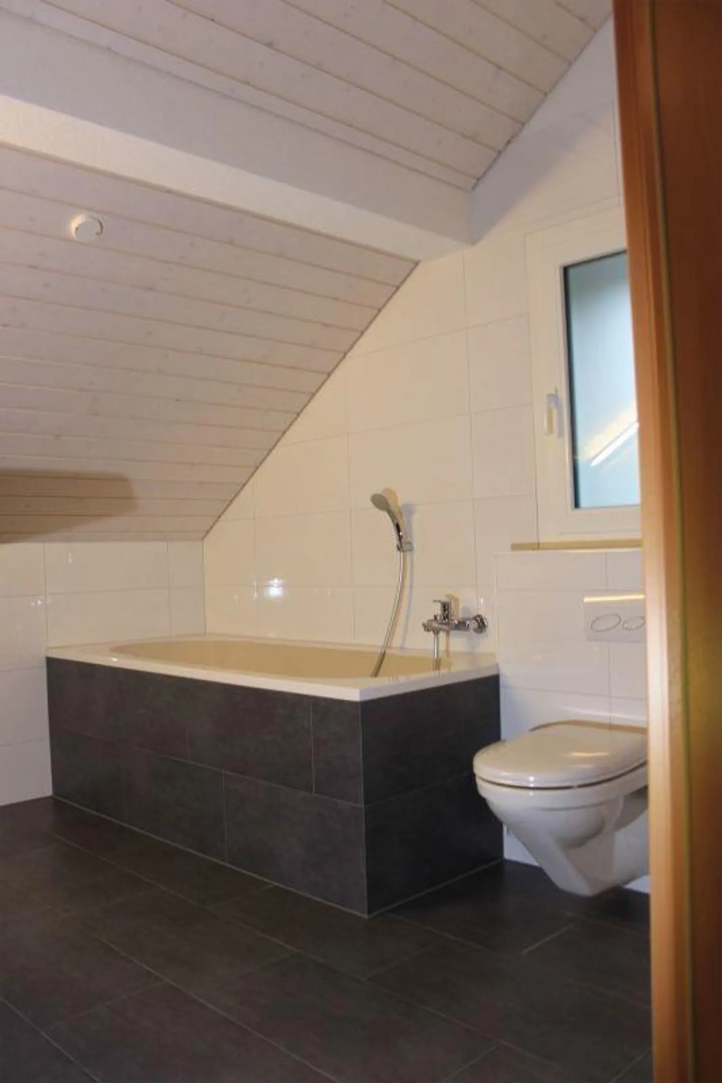 Moderne Dachwohnung in Berneck - Foto 6 von 12