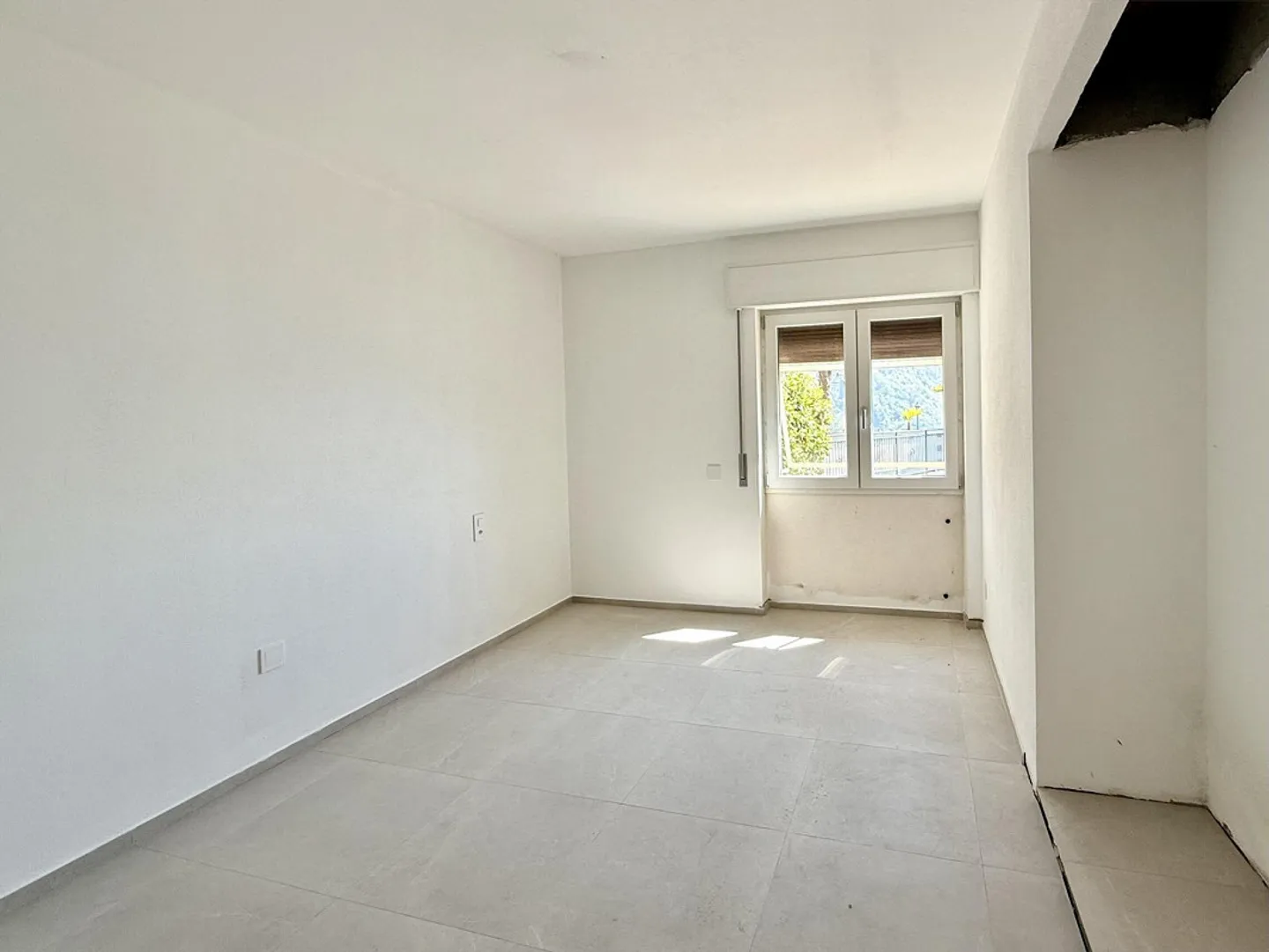 RENOVATED 5.5-ROOM HOUSE WITH STUNNING LAKE VIEW IN ROVIO - Photo 9 of 13