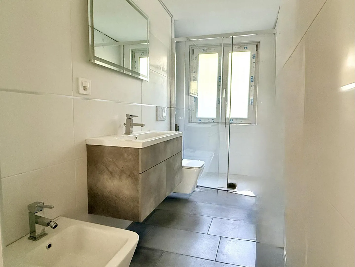 RENOVATED 5.5-ROOM HOUSE WITH STUNNING LAKE VIEW IN ROVIO - Photo 10 of 13