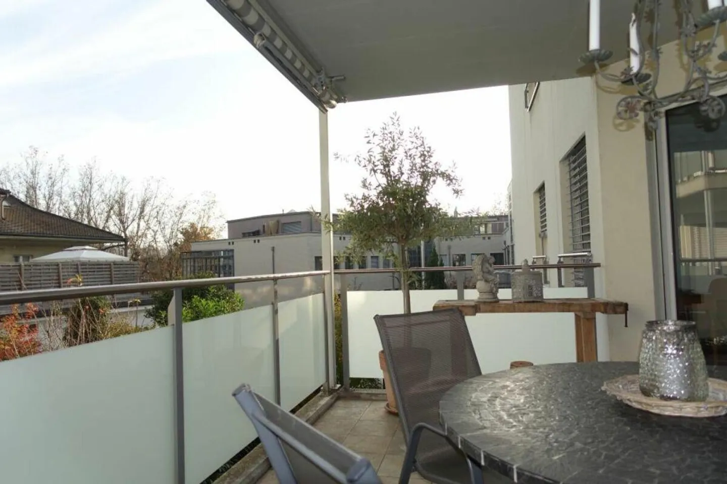 Modern 4.5-room condominium with two balconies and underground parking space - Photo 15 of 19