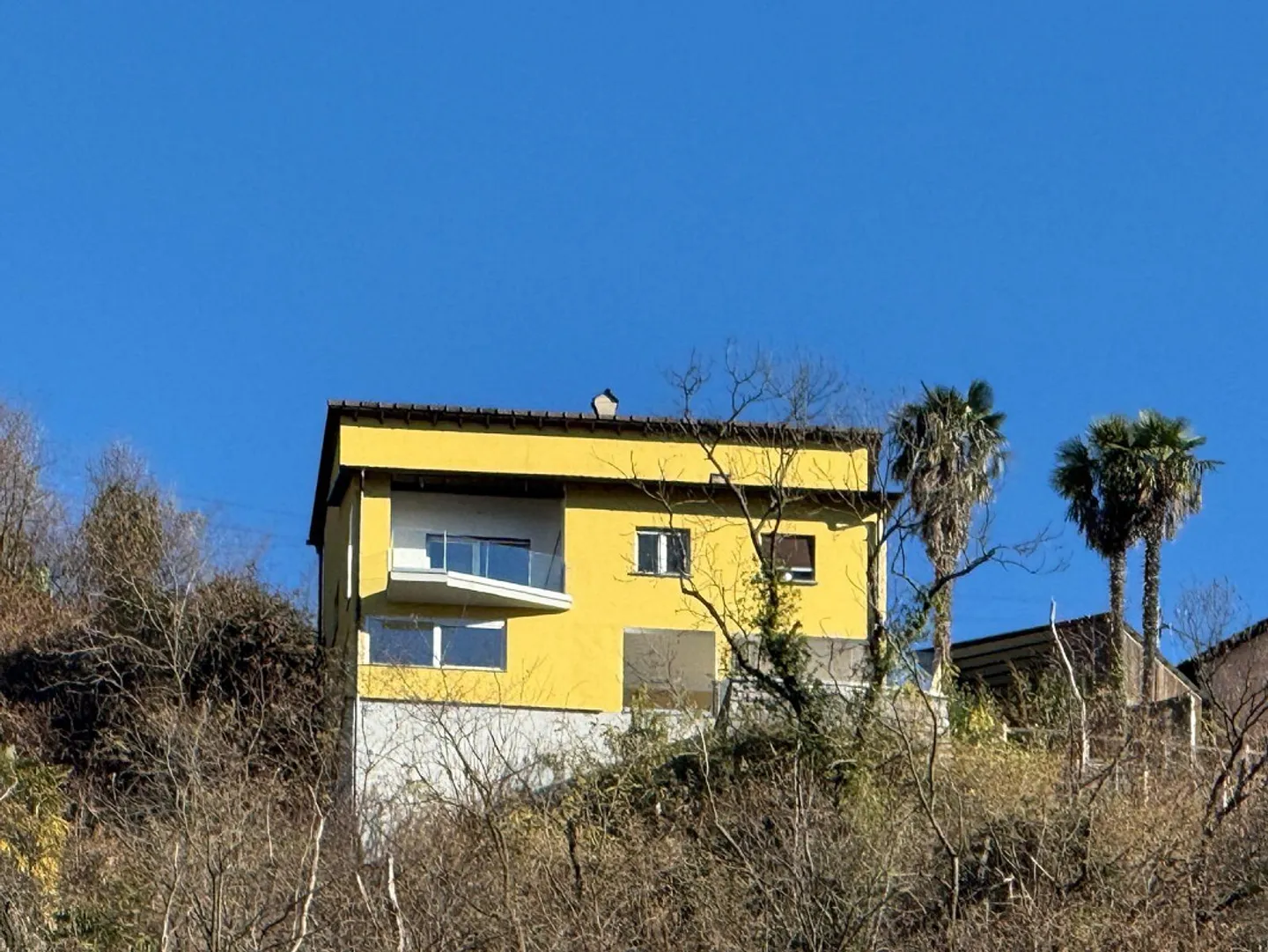 RENOVATED 5.5-ROOM HOUSE WITH STUNNING LAKE VIEW IN ROVIO - Photo 2 of 13