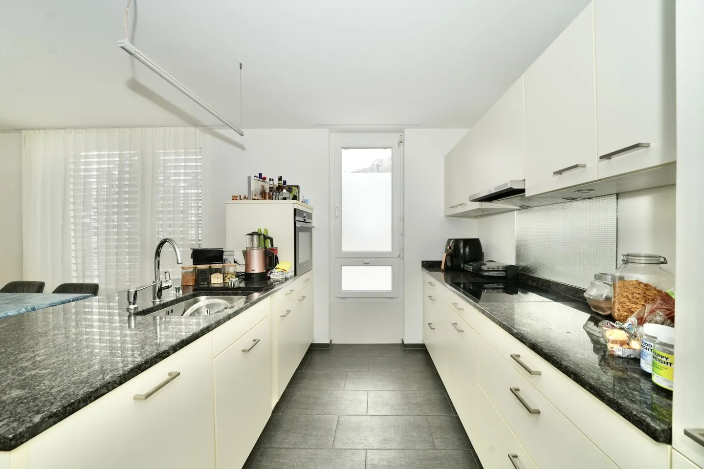 BRIGHT 4.5-ROOM APARTMENT WITH HIGH LIVING QUALITY - Photo 4 of 10