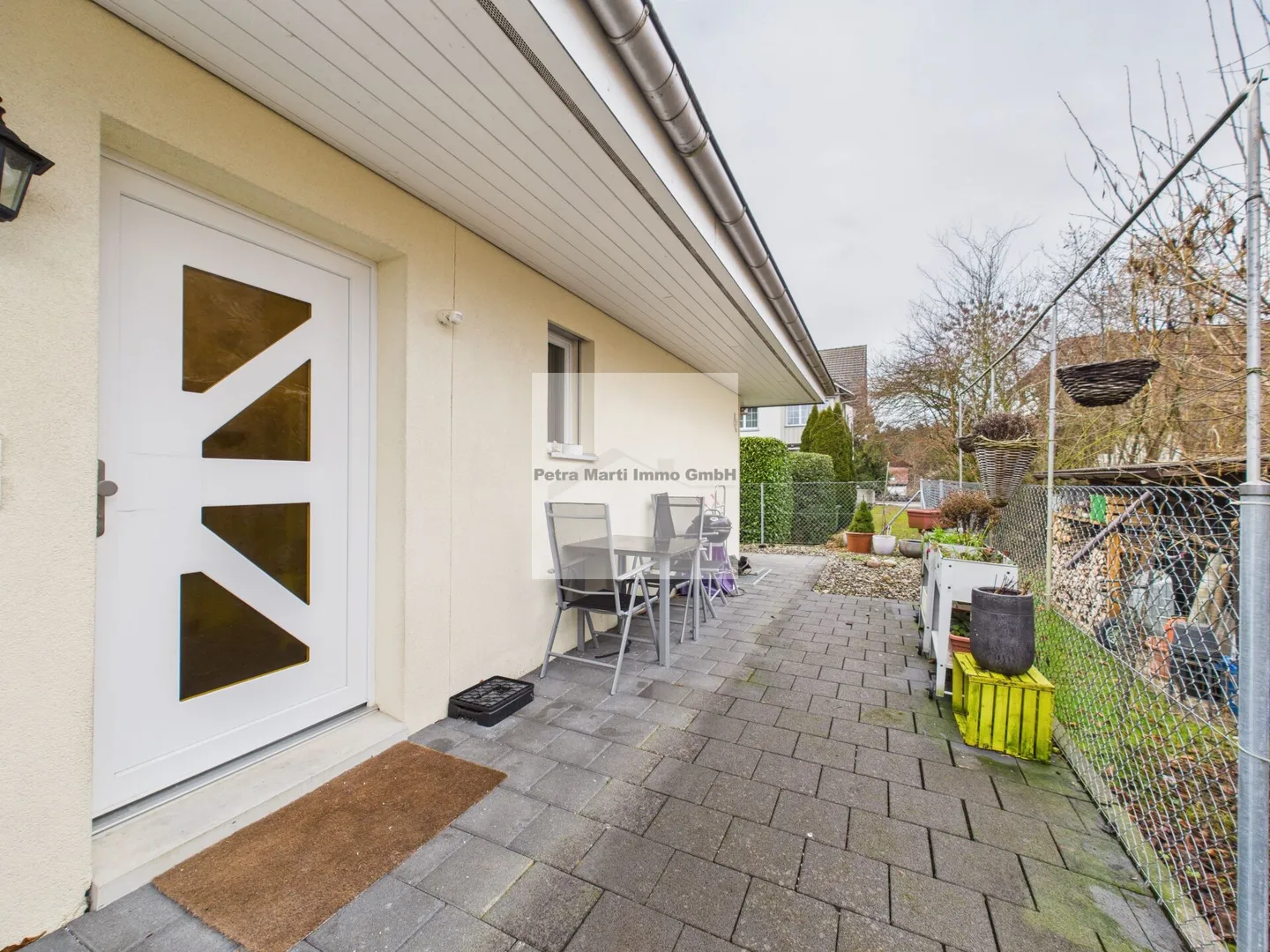 Furnished 2.5-room apartment in beautiful ground floor house - Photo 1 of 12