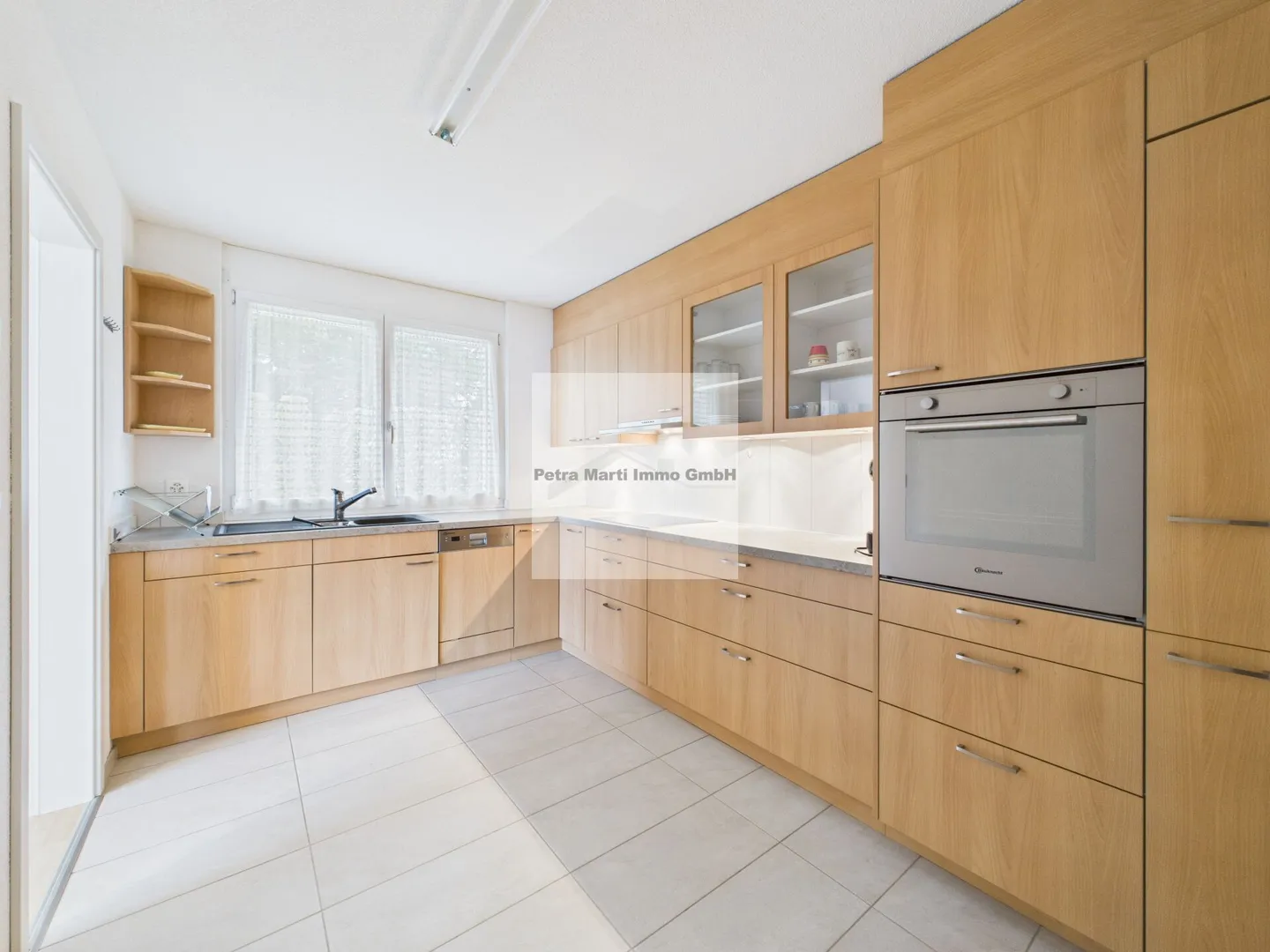 Furnished 2.5-room apartment in beautiful ground floor house - Photo 3 of 12