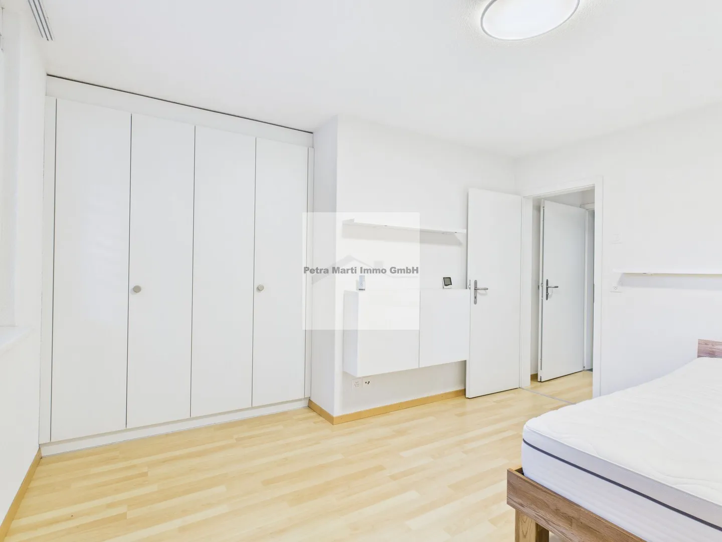 Furnished 2.5-room apartment in beautiful ground floor house - Photo 8 of 12