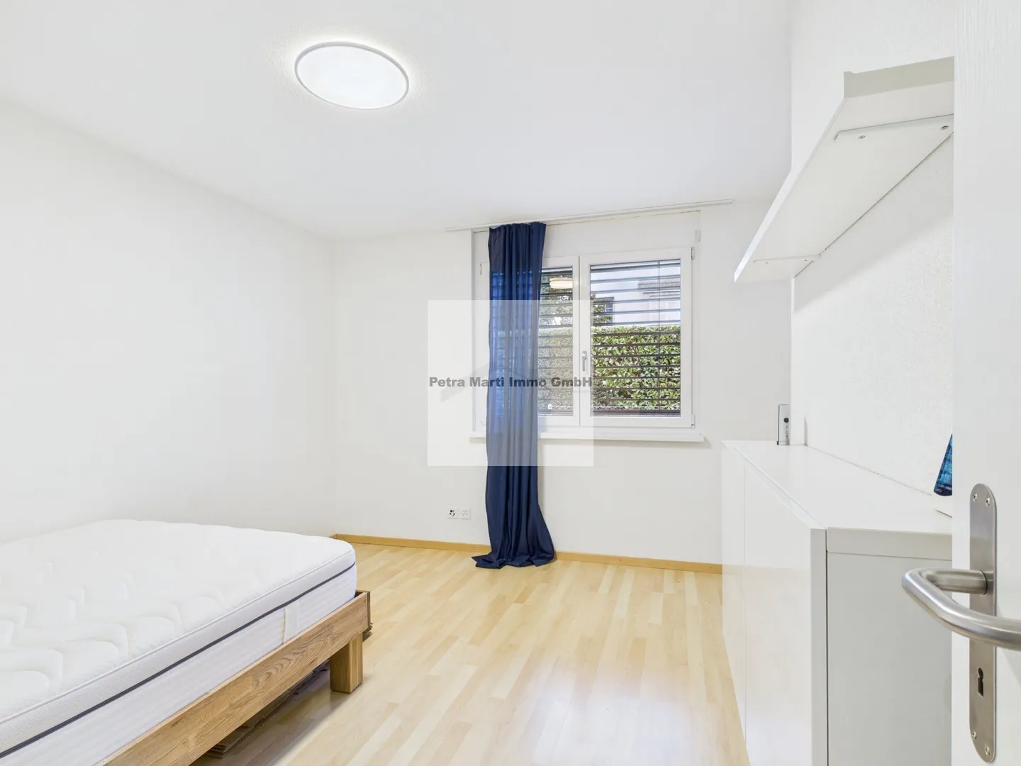 Furnished 2.5-room apartment in beautiful ground floor house - Photo 7 of 12