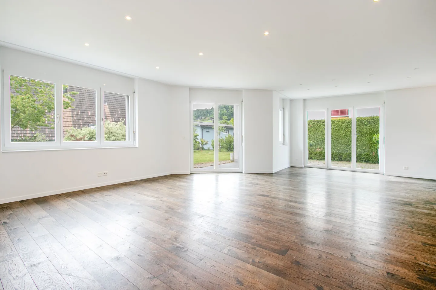 Casa bifamiliare moderna e luminosa di 6,5 stanze in una posizione tranquilla con garage doppio e accesso diretto alla casa - Foto 12 di 33
