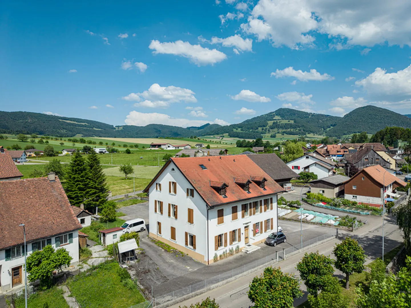 Charmantes Mehrfamilienhaus - Foto 1 von 8