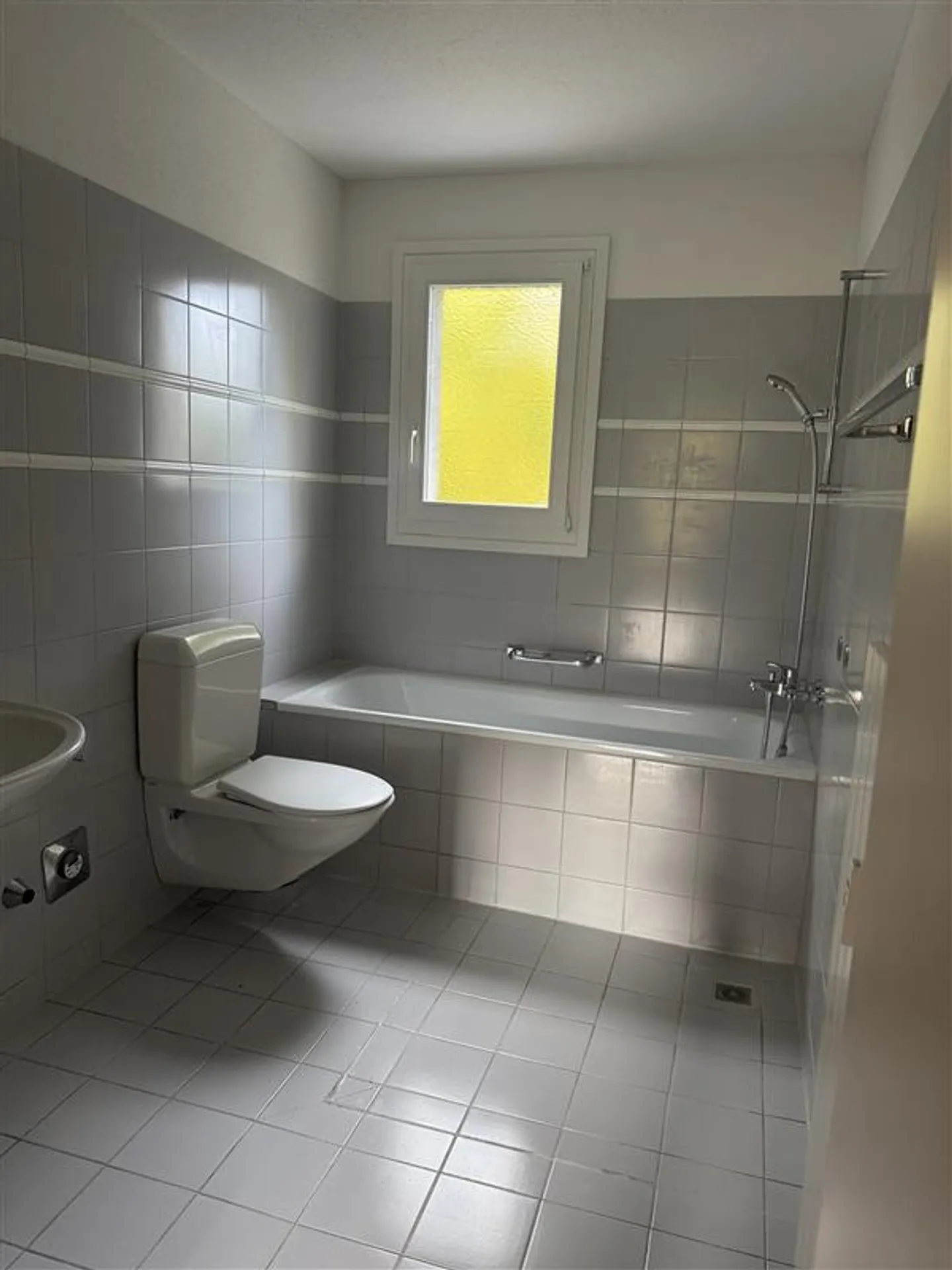 Cozy Apartment in Green Area - Photo 3 of 11