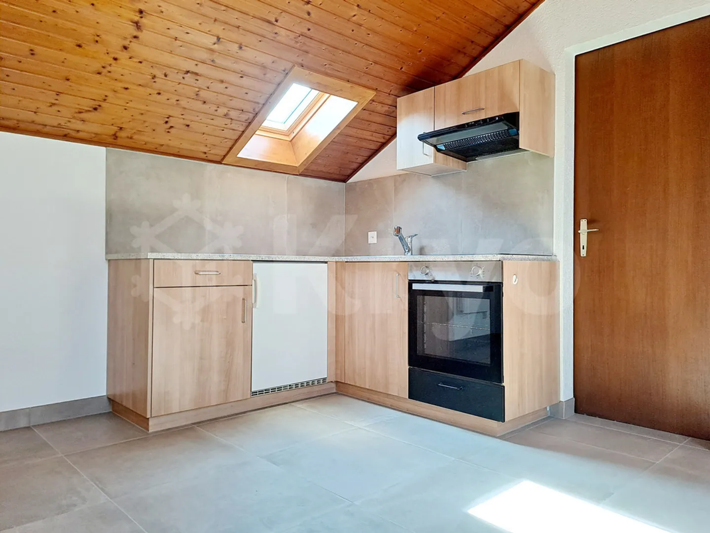 RIA 48, 1.5 room apartment with new kitchen in the attic and close to the lake - Photo 1 of 7