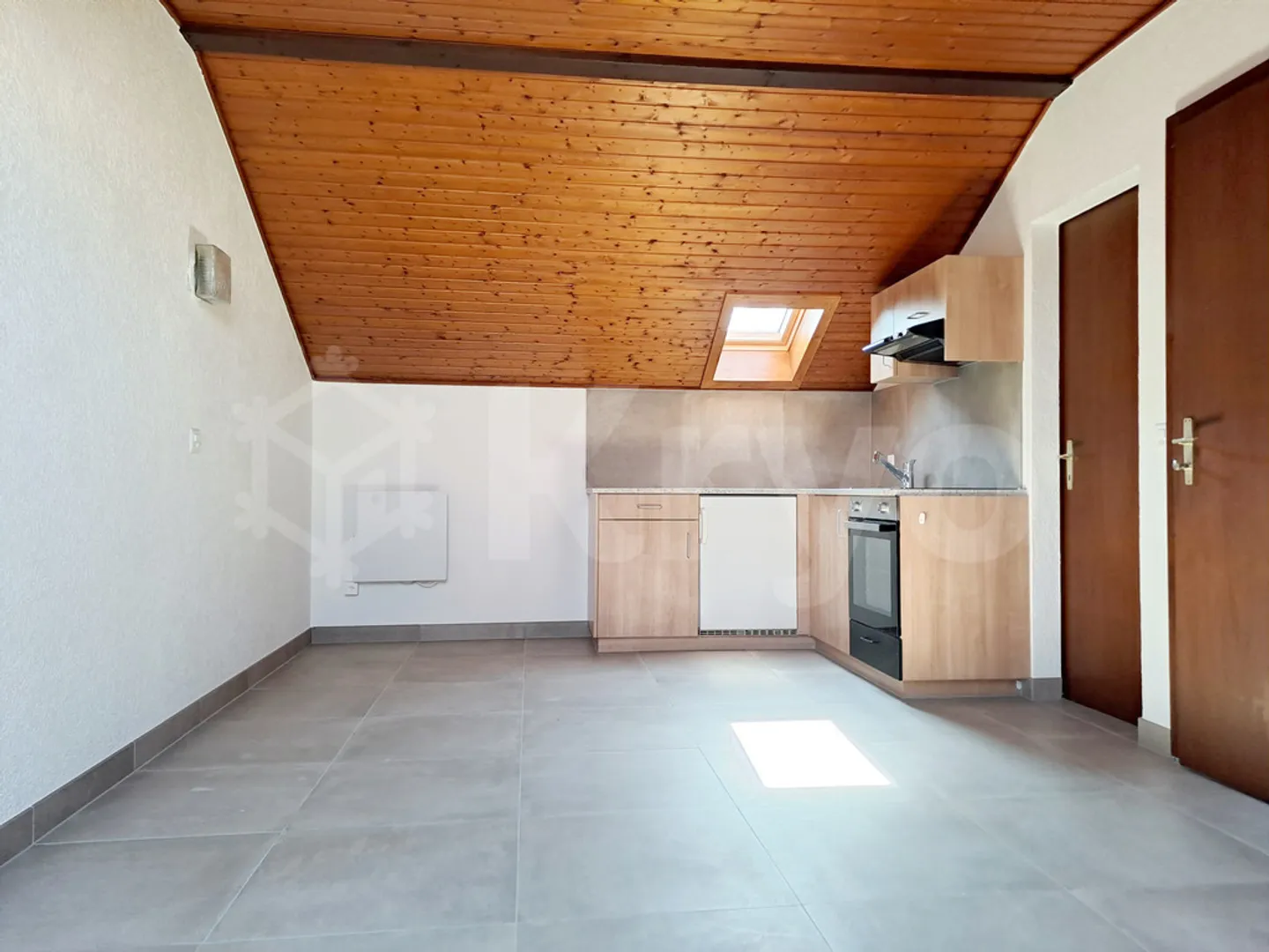 RIA 48, 1.5 room apartment with new kitchen in the attic and close to the lake - Photo 2 of 7