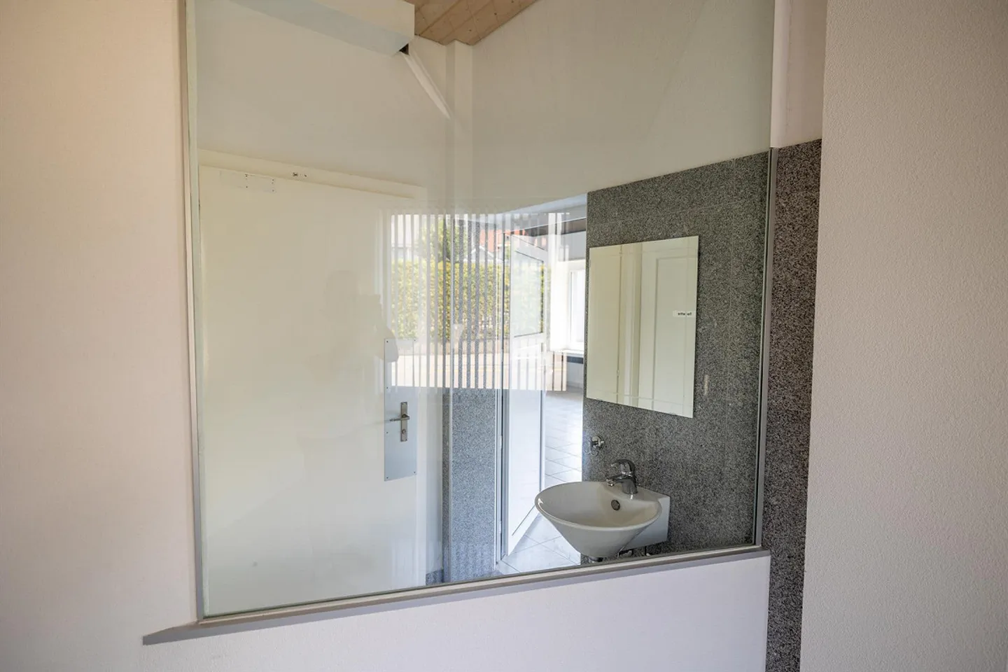 Espace commercial / Bureau / Cabinet avec vitrine et places de parking Bettlach - Photo 9 sur 16