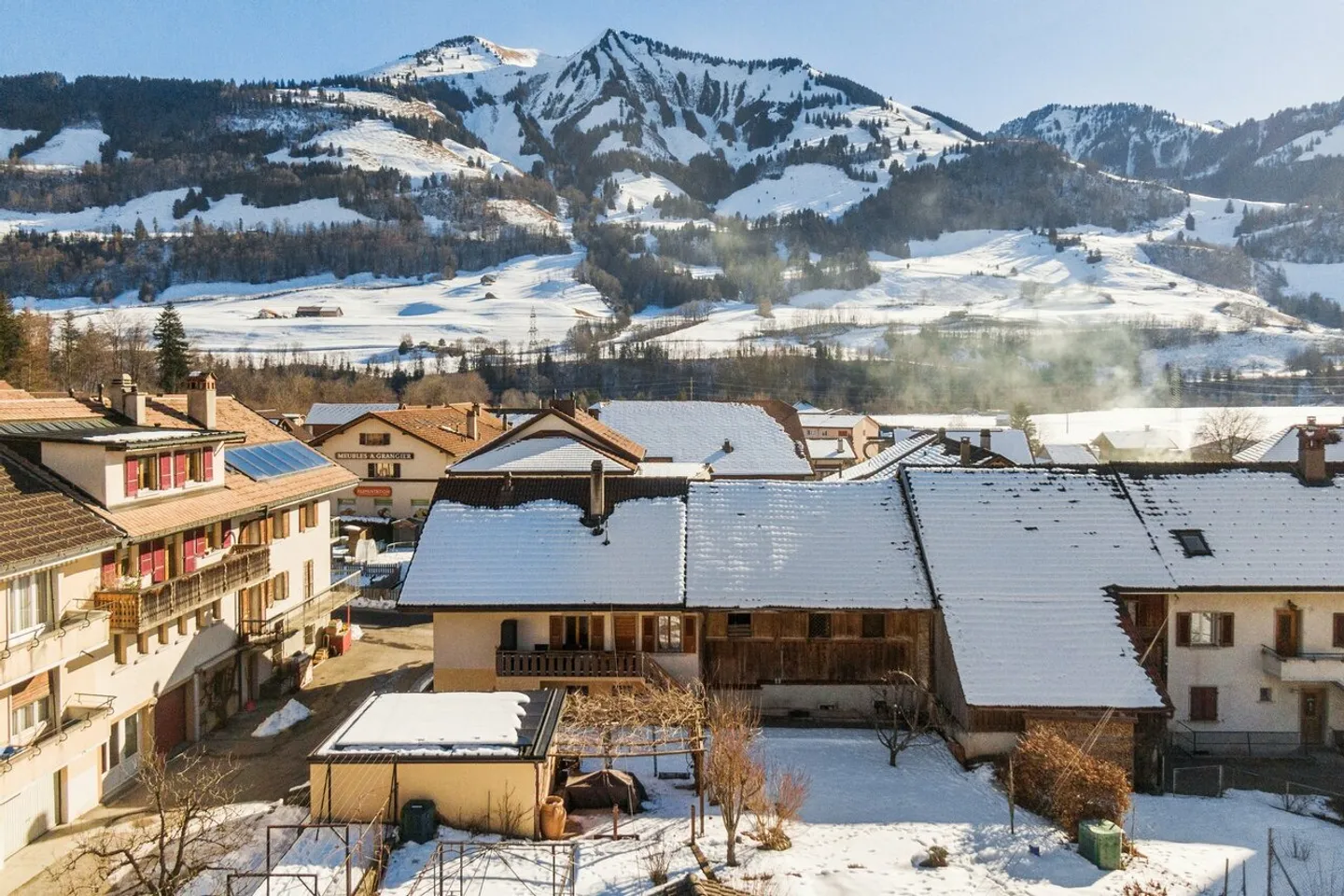 Building with two apartments and development potential - Photo 1 of 10