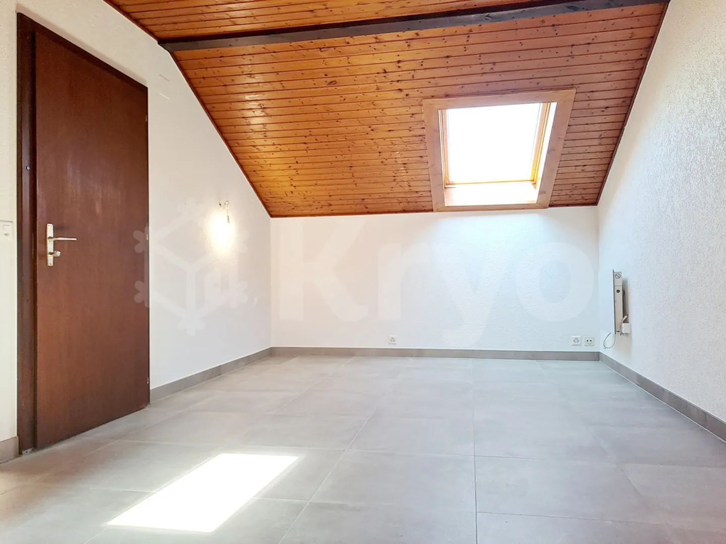 RIA 48, 1.5 room apartment with new kitchen in the attic and close to the lake - Photo 3 of 7