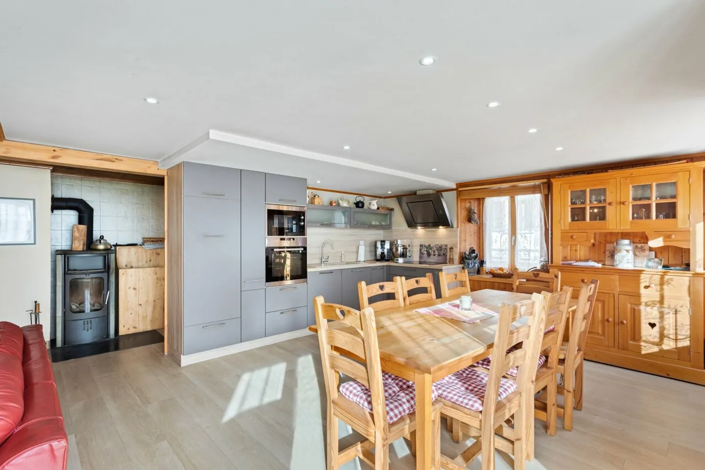 Building with two apartments and development potential - Photo 3 of 10