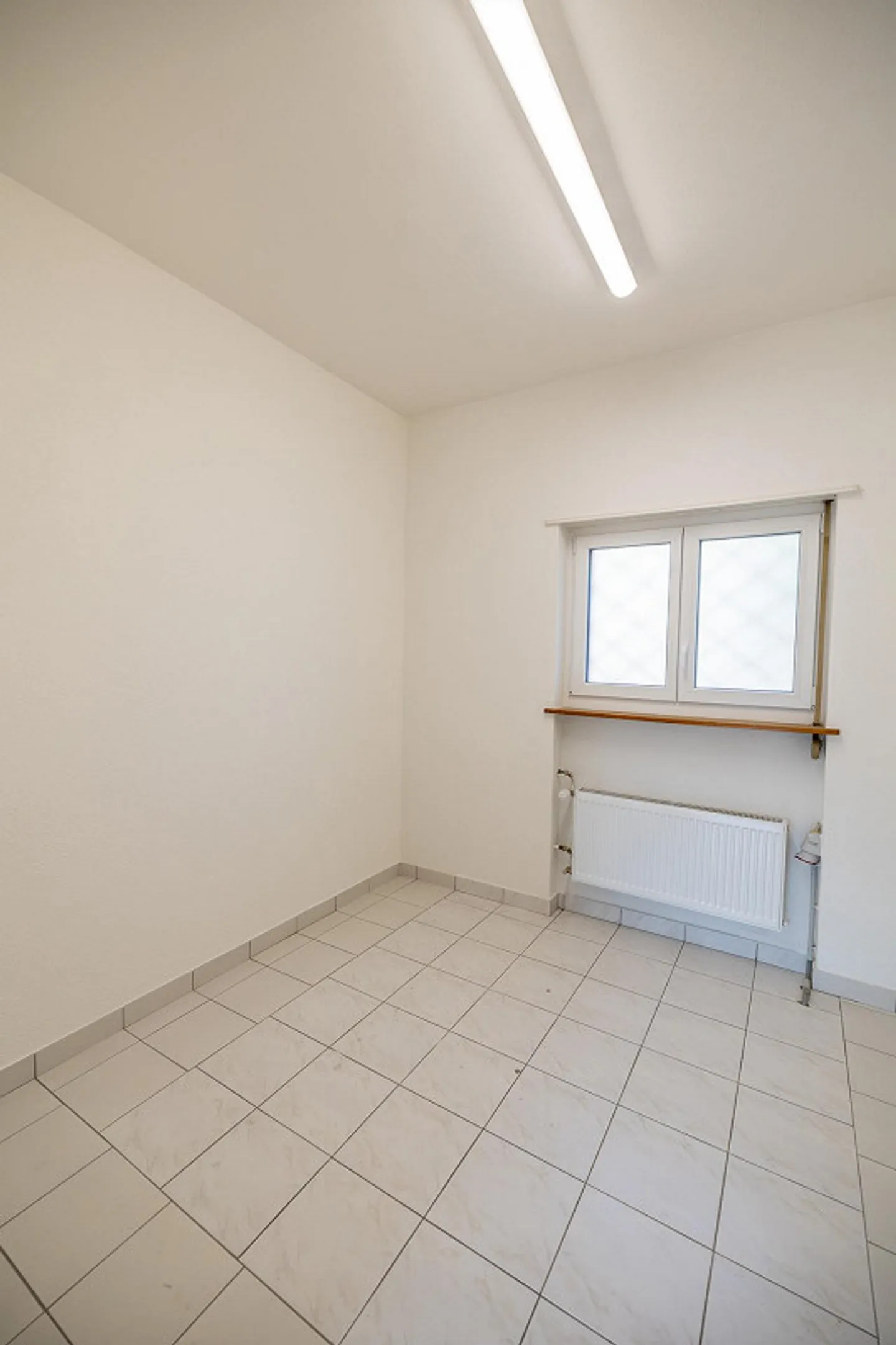 Espace commercial / Bureau / Cabinet avec vitrine et places de parking Bettlach - Photo 12 sur 16