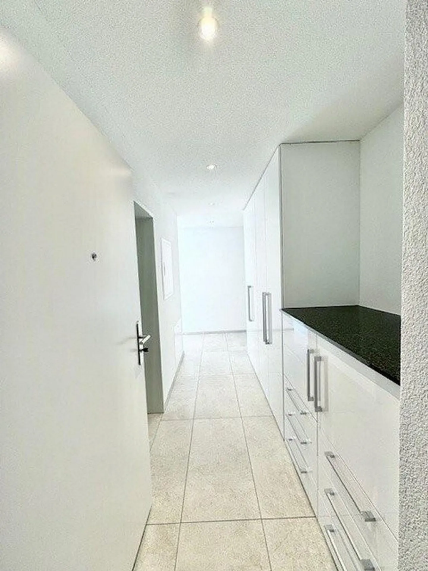 Appartement moderne dans un emplacement calme - Photo 8 sur 10