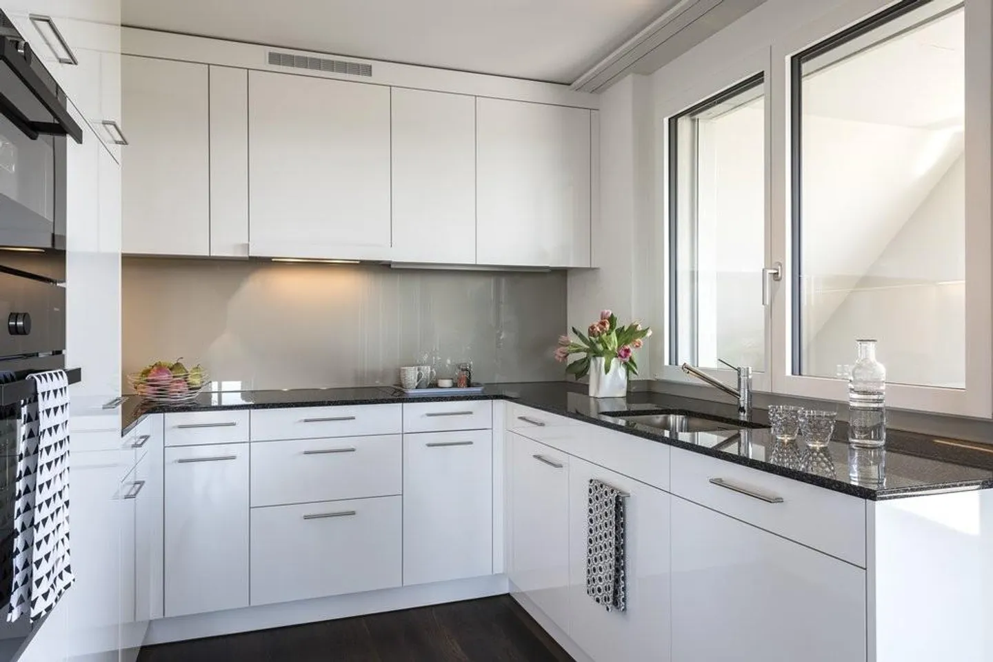 Traumhafte 5.5-Zimmer-Maisonettewohnung im Grünen zu vermieten - Foto 3 von 11