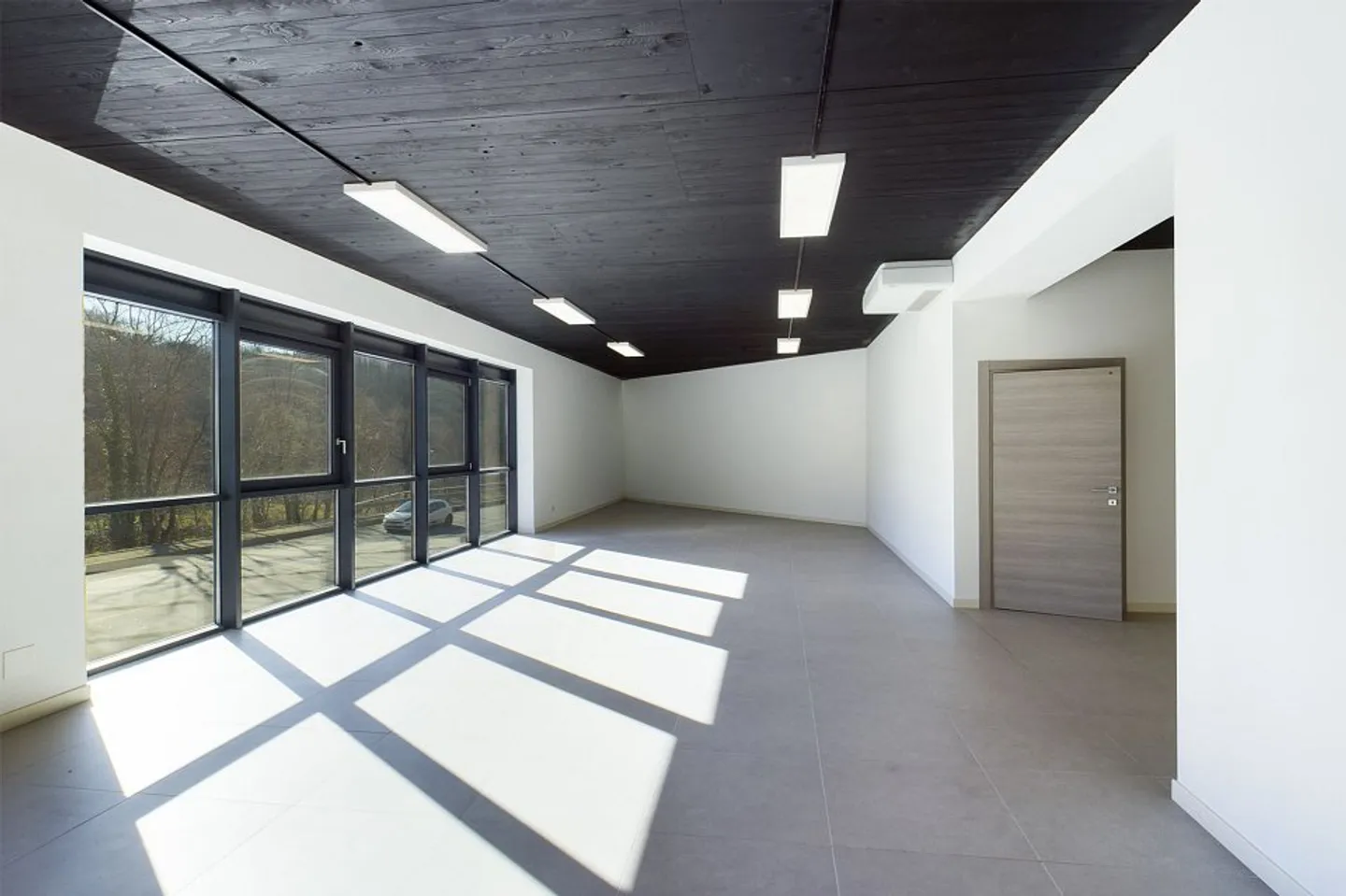 Neues Geschäftsgebäude - Foto 12 von 13