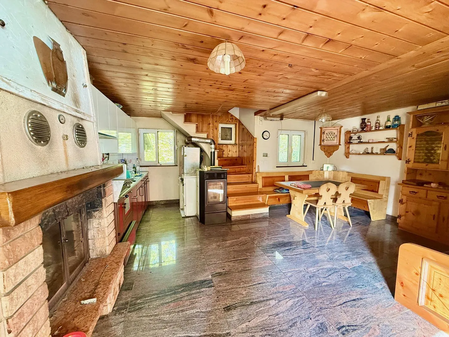 Alpine Berghütte auf 900 m mit Privatzugang und 21.000 m² Land - Foto 5 von 15