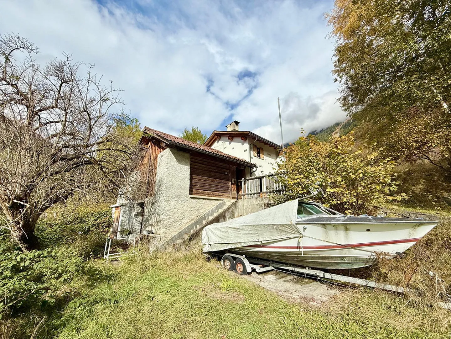 Alpine Berghütte auf 900 m mit Privatzugang und 21.000 m² Land - Foto 10 von 15