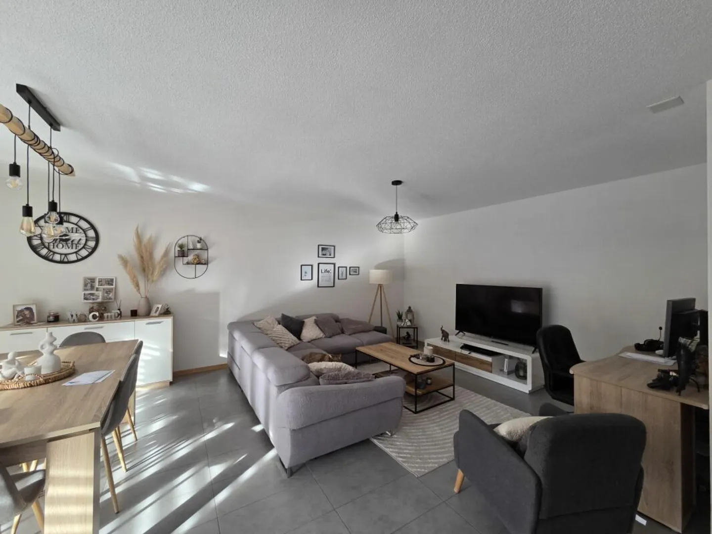 STANDING - 2.5 rooms in a small building with indoor parking space - Photo 1 of 6