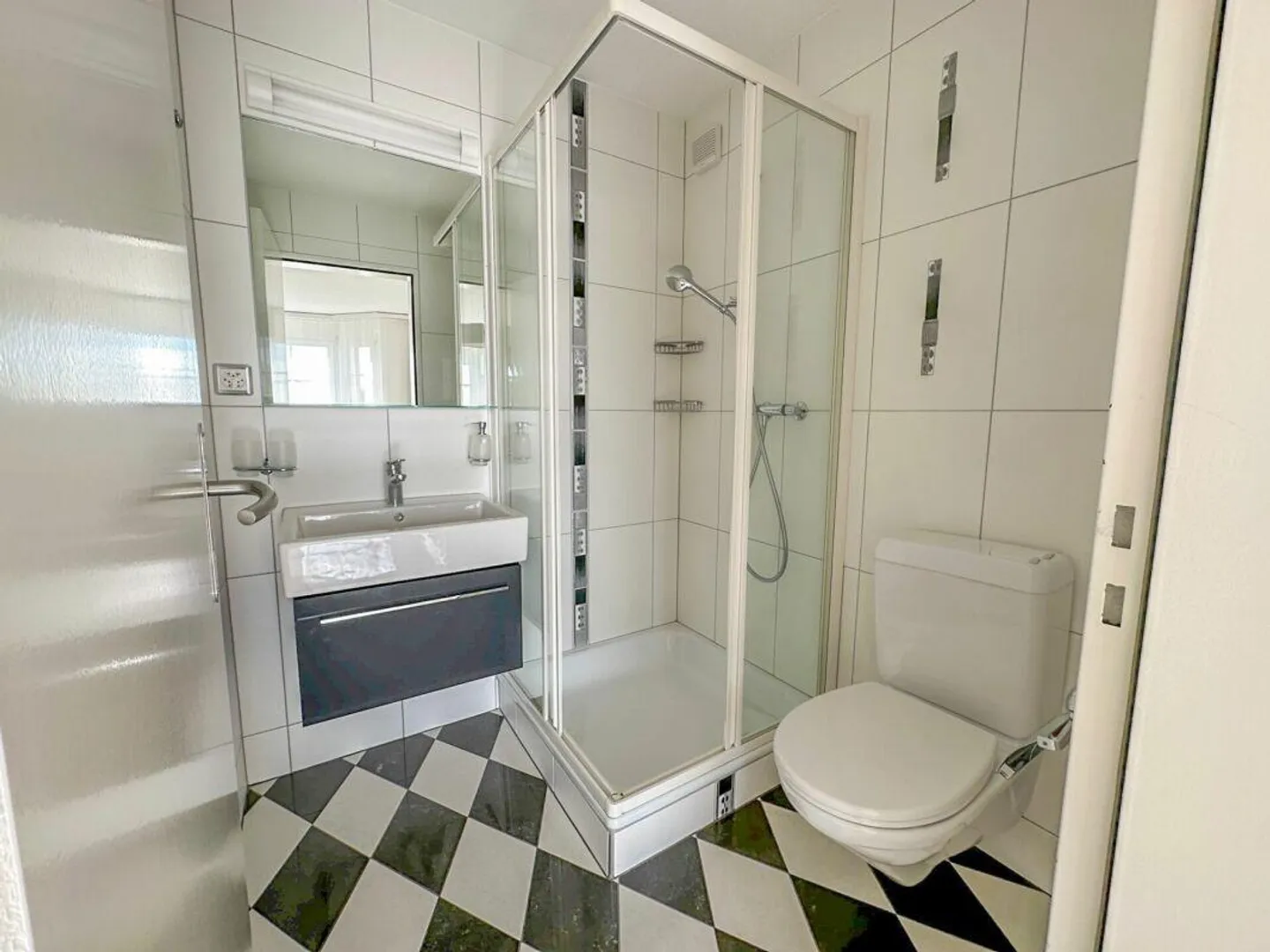 Lichtdurchflutete 5.5-Zimmer-Hochparterrewohnung mit viel Wohnkomfort - Foto 8 von 17