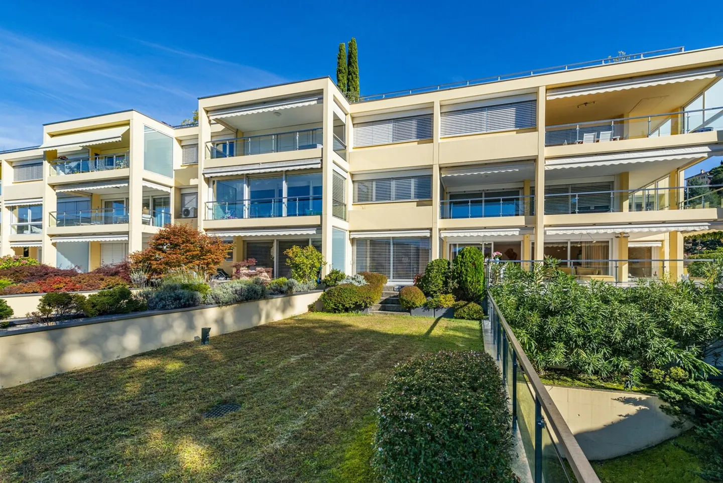 «Elegantes Apartment mit Garten- und Seeblick, nur einen Steinwurf von TASIS entfernt» - Foto 1 von 15