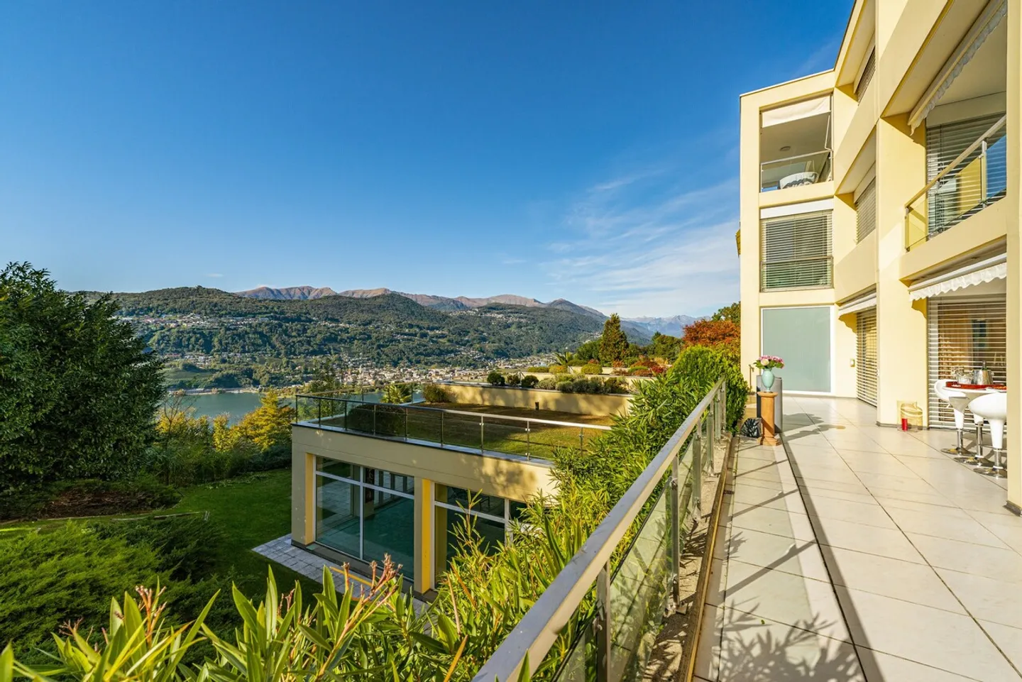 «Elegantes Apartment mit Garten- und Seeblick, nur einen Steinwurf von TASIS entfernt» - Foto 4 von 15