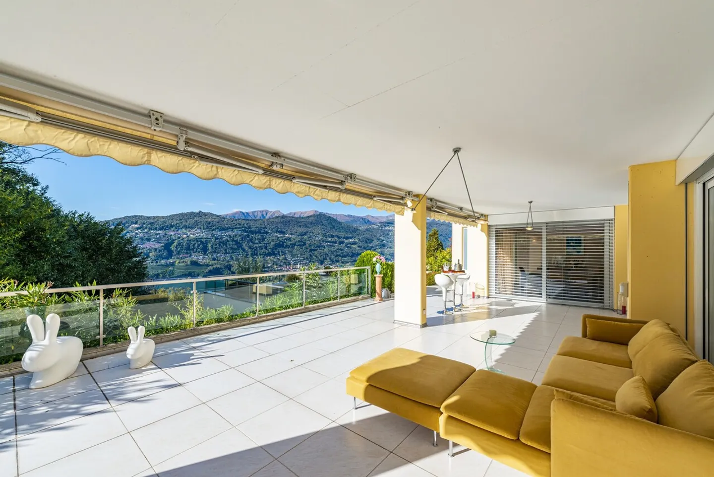 «Elegantes Apartment mit Garten- und Seeblick, nur einen Steinwurf von TASIS entfernt» - Foto 5 von 15