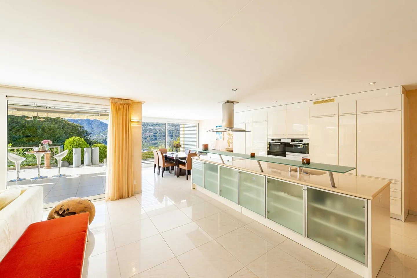 «Elegantes Apartment mit Garten- und Seeblick, nur einen Steinwurf von TASIS entfernt» - Foto 8 von 15