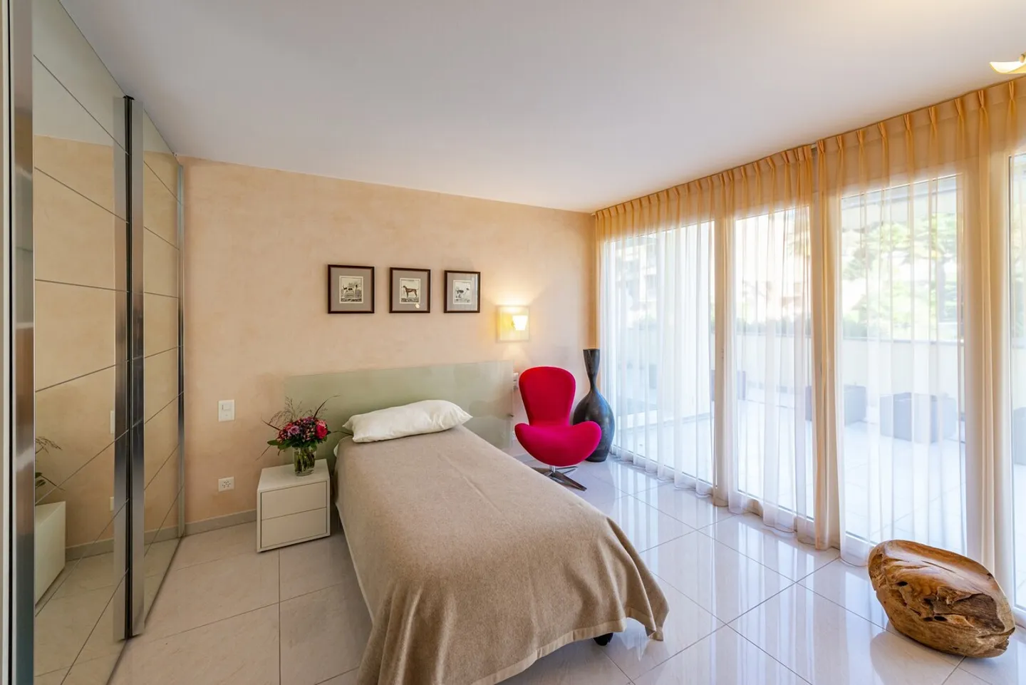 «Elegantes Apartment mit Garten- und Seeblick, nur einen Steinwurf von TASIS entfernt» - Foto 11 von 15